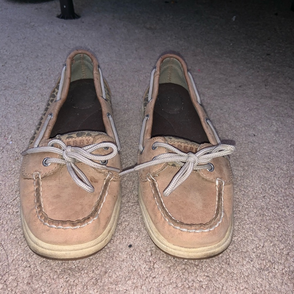 Women’s 8 SPERRY! Cheetah print !